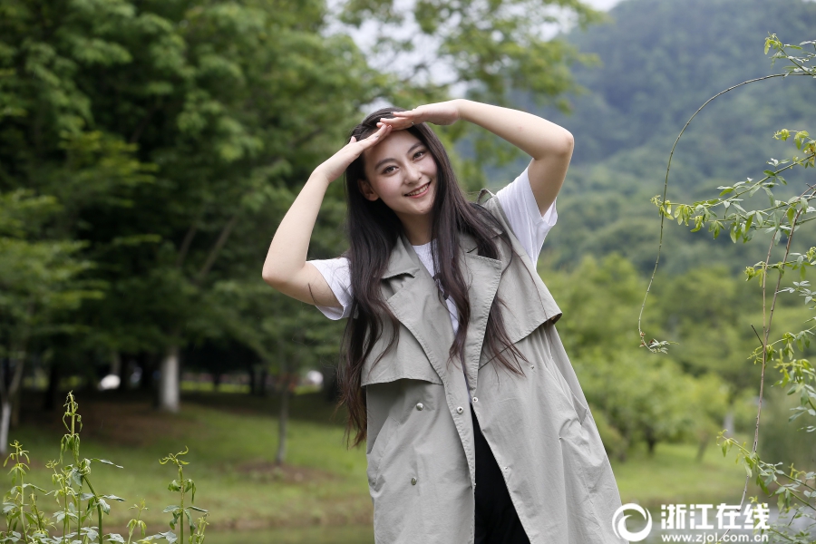 美女露岀奶头秘 无遮挡图片