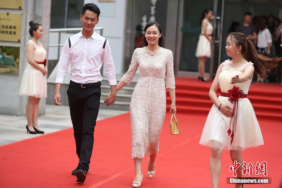 俘虏生活3.0汉化版免费下载
