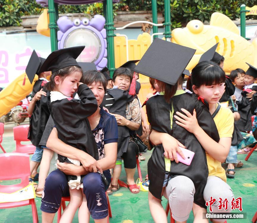 两女互摸自慰爽到呻吟