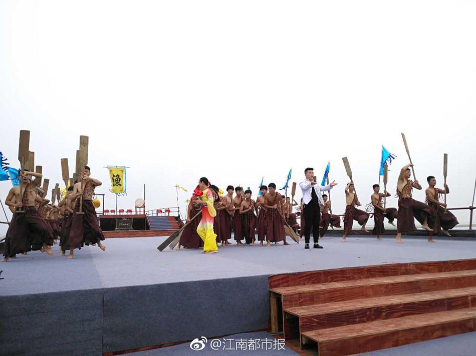 小美女沟厕嘘嘘voye