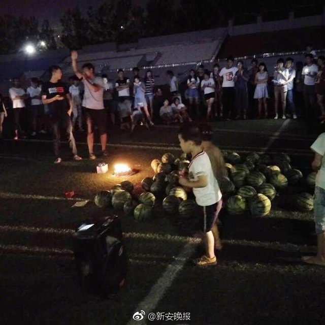 老太婆性猛交 XX 乱