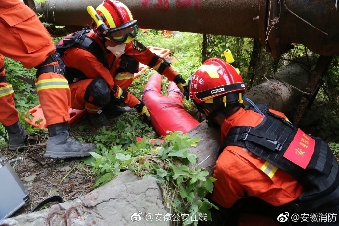 美女扒开腿秘 让人桶爽原神