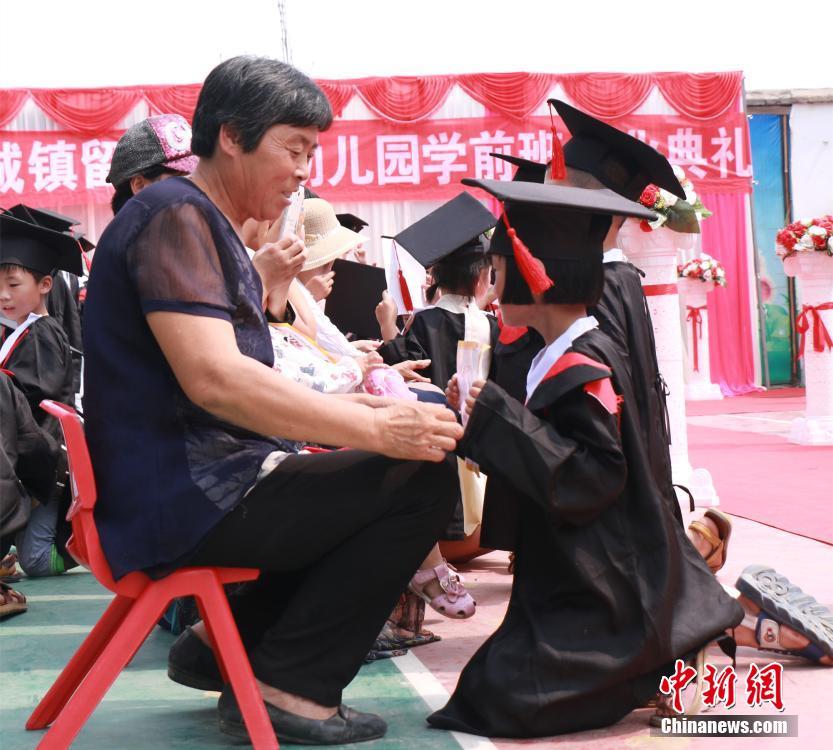 女性脱 给我揉 的拉屎动漫