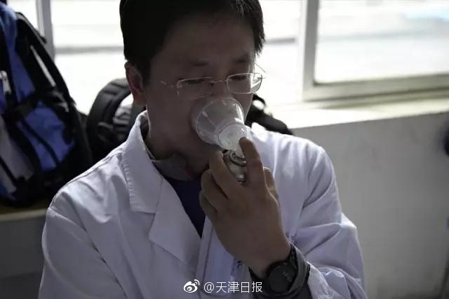 趁女朋友洗澡玩她闺蜜h