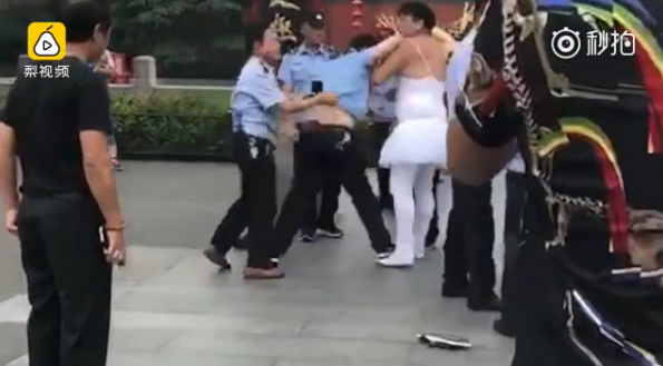 欧美老妇熟妇乱大龙Xxxxx