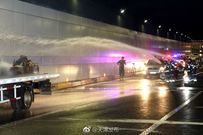 男武警私秘 Gay网站的