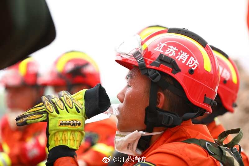 成人毛片   -’
