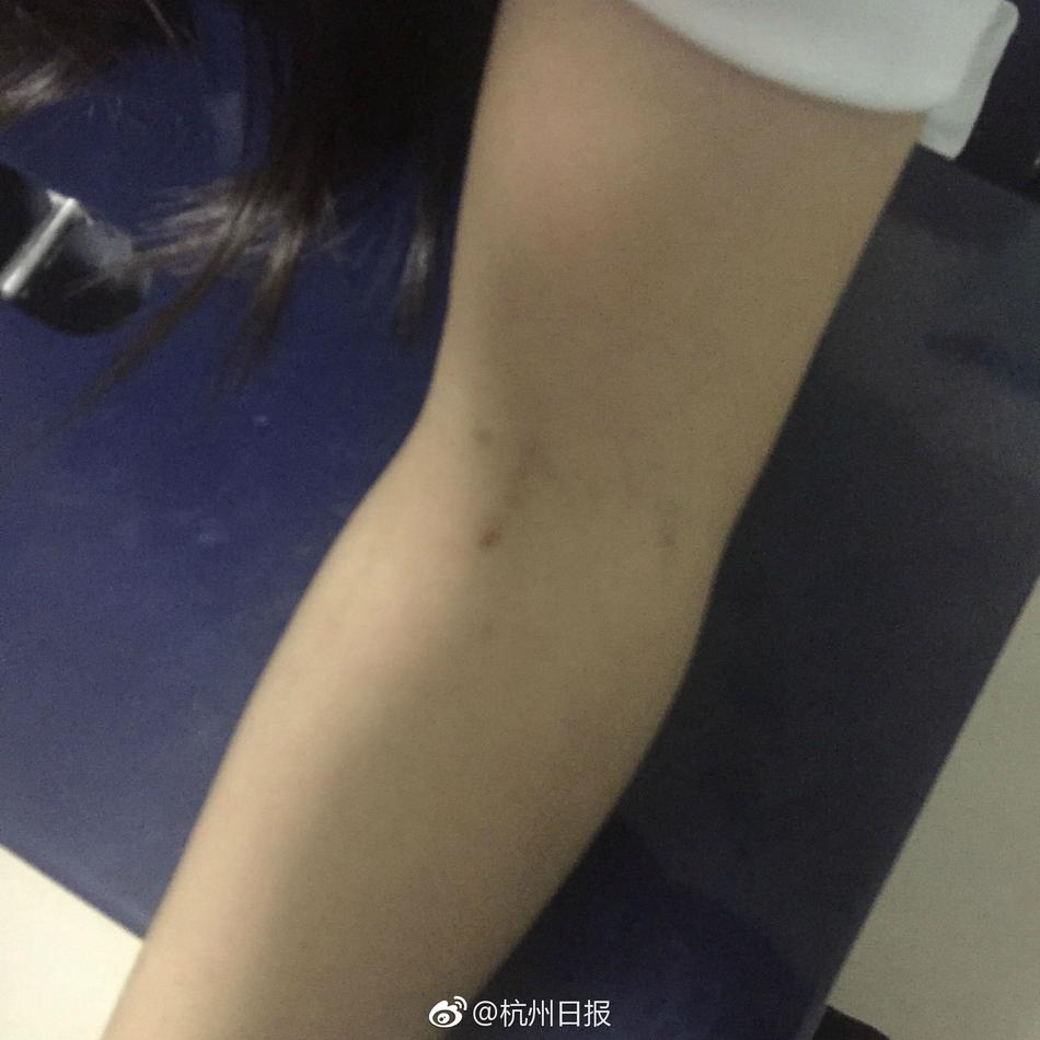 阴蒂被男人舔的好舒服