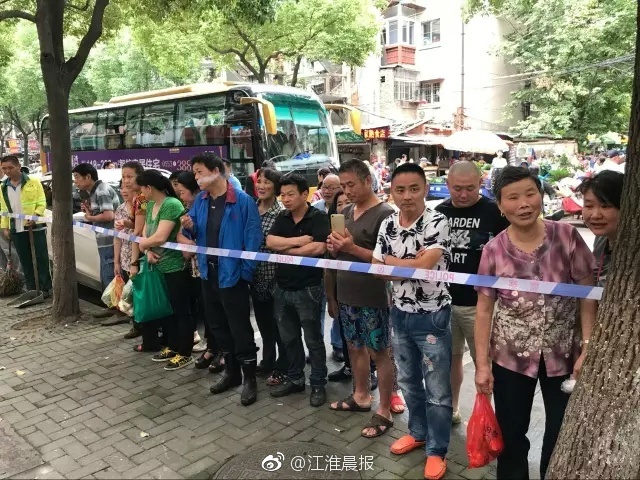 亚洲AV秘 片一区二区三光遇