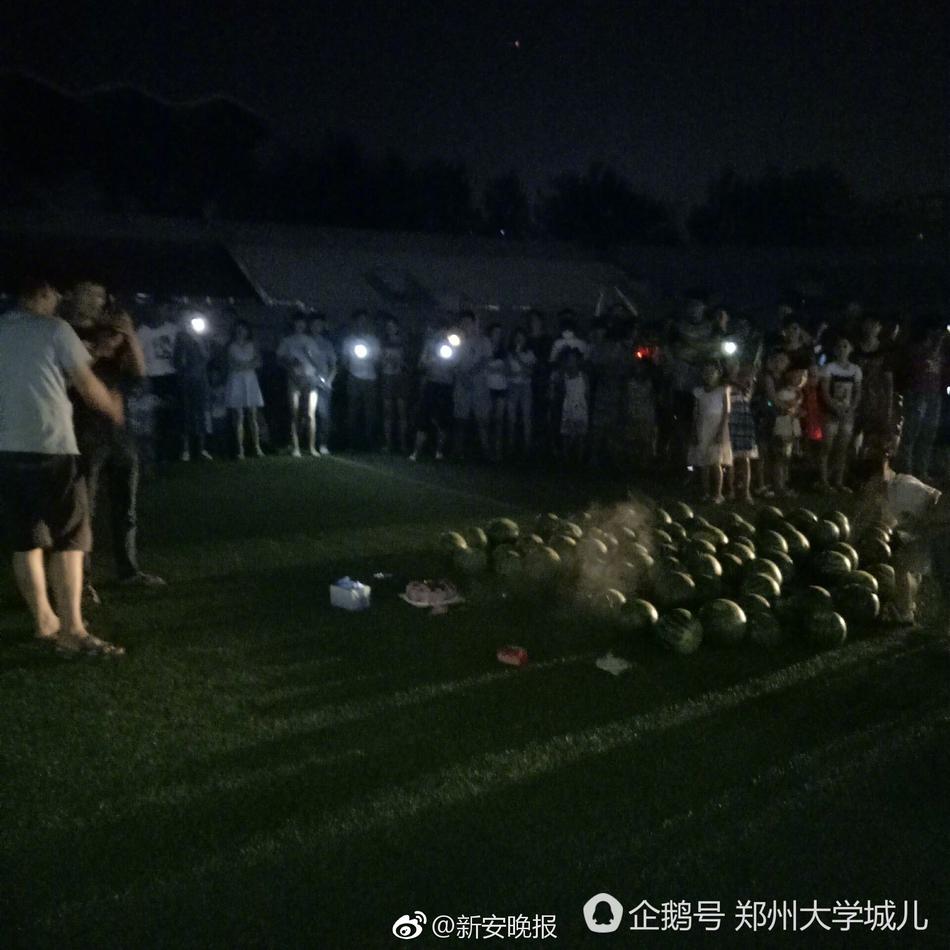 同桌胸很大摸着我 大了
