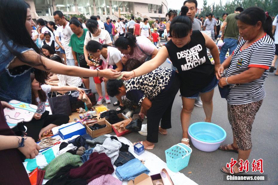 女性脱 给我揉 的拉屎动漫