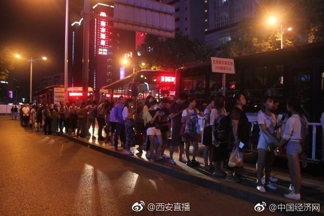 男男gaYGAYS 打屁股羽锡