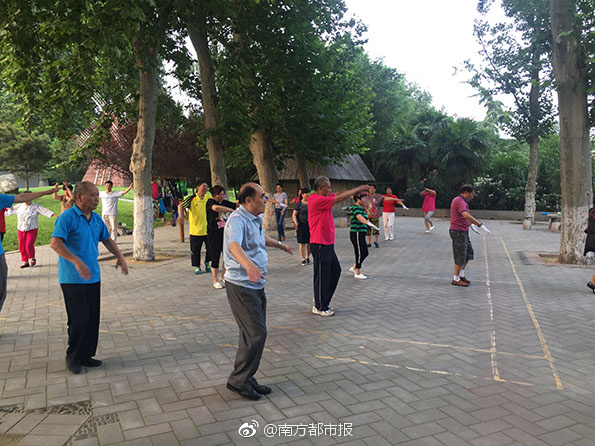 公交车侵犯小男生肉(H)