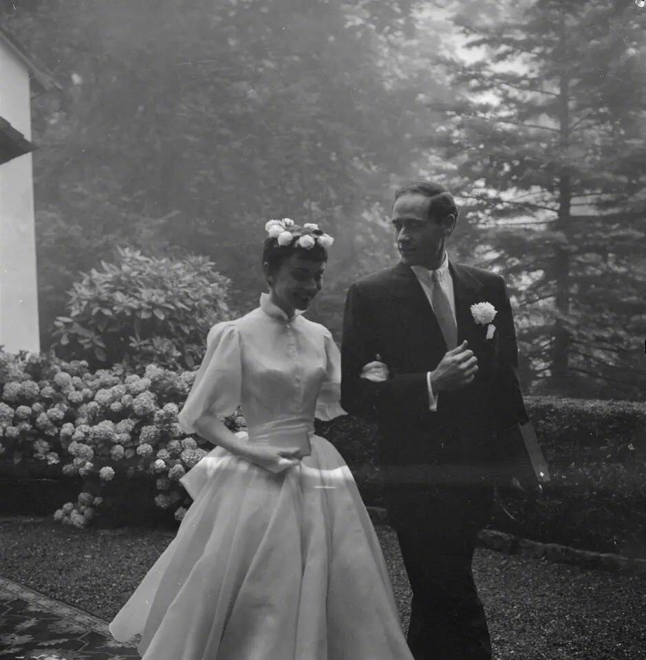 奥黛丽赫本婚纱_奥黛丽赫本婚纱造型(2)