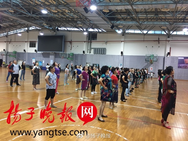 丰满岳乱妇国产精品一区