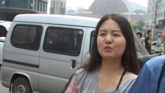 和家里女人乱淫