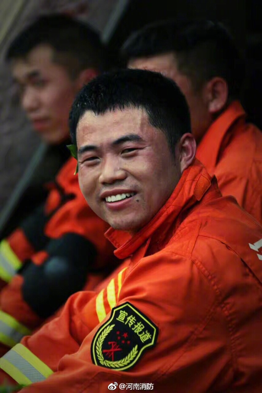少萝扒开腿秘 让人桶