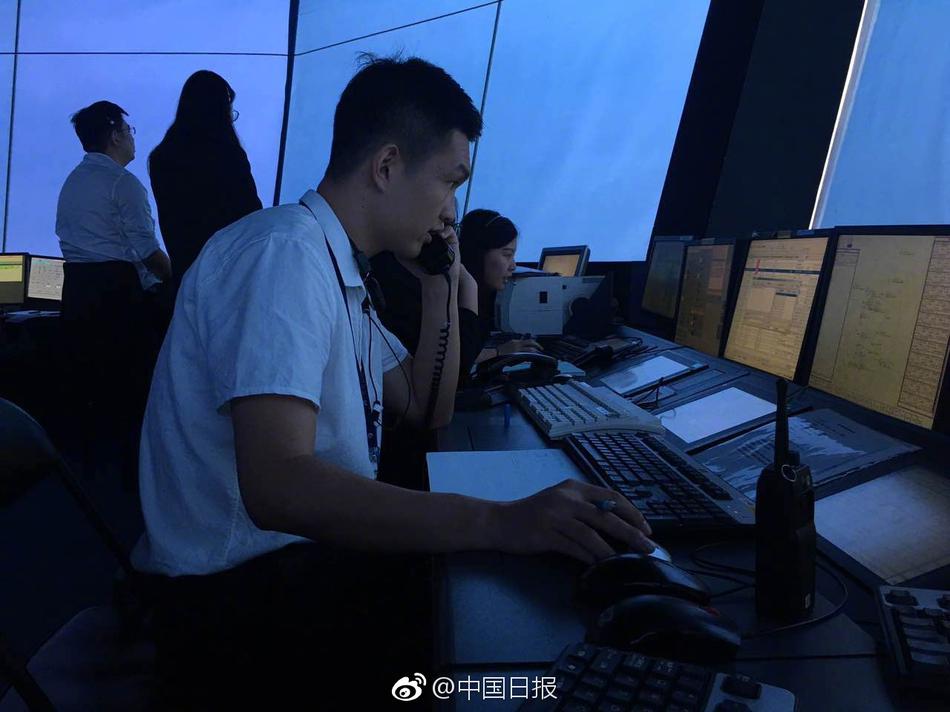 国产学生粉嫩无套内射