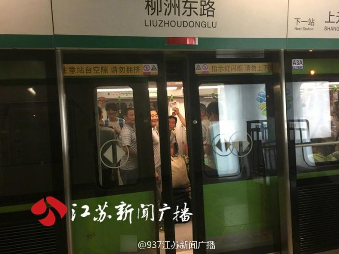 偷拍沟厕美女如云近距离