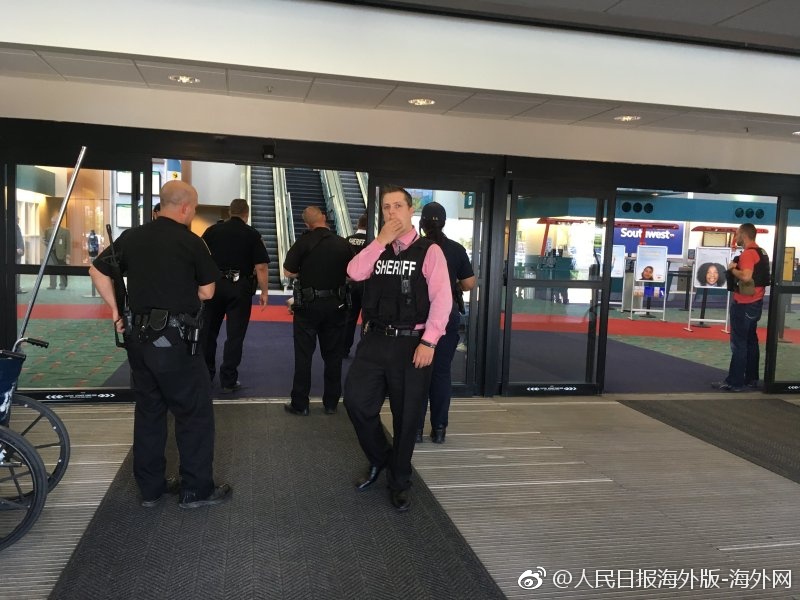 两个女人互摸自慰呻吟