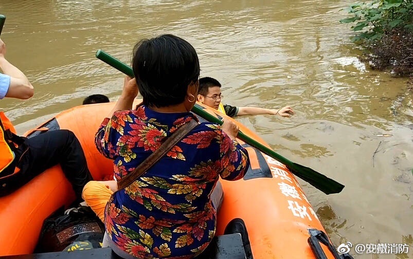 男女被 到爽 流水电影