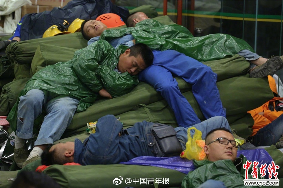 纲手和自来也拔萝卜的配音声音