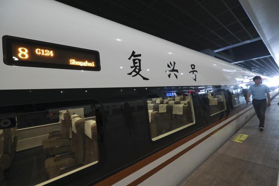 黄色网站三级片农村乡下在大街上操B