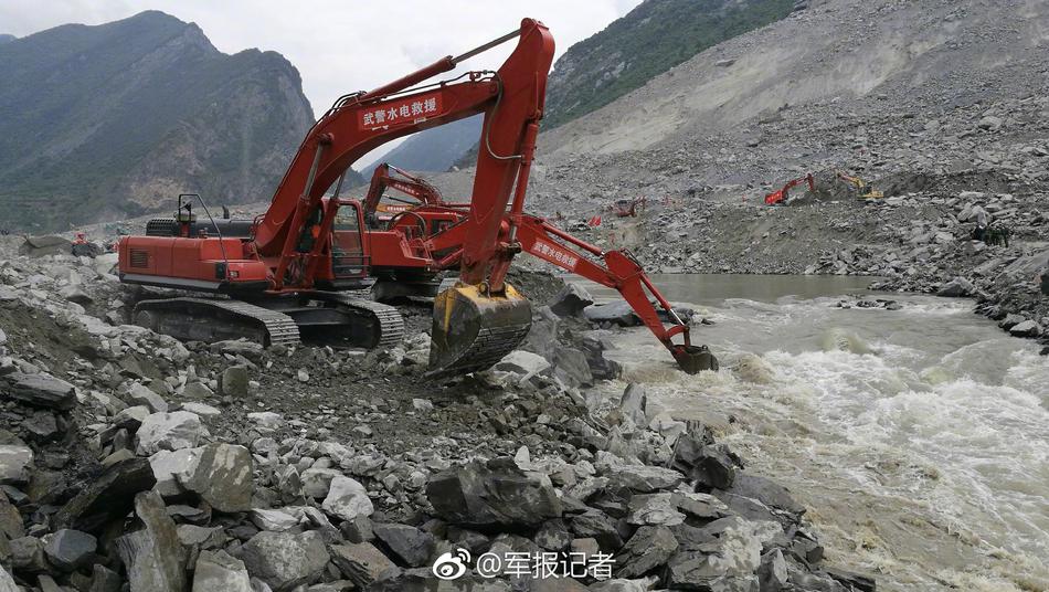 白丝校 扒开美腿甜美视频软件