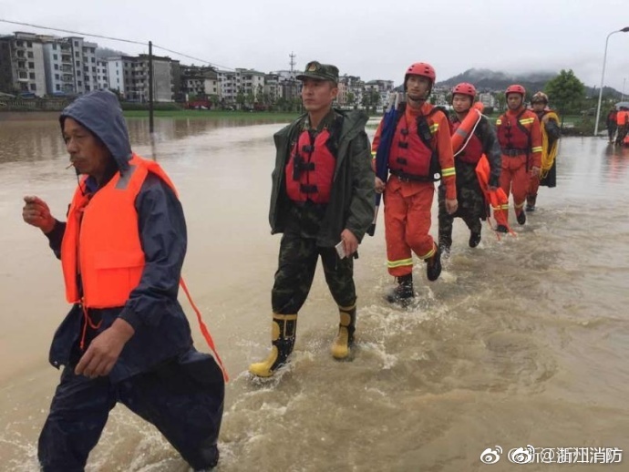 老师脱了内裤让我进去