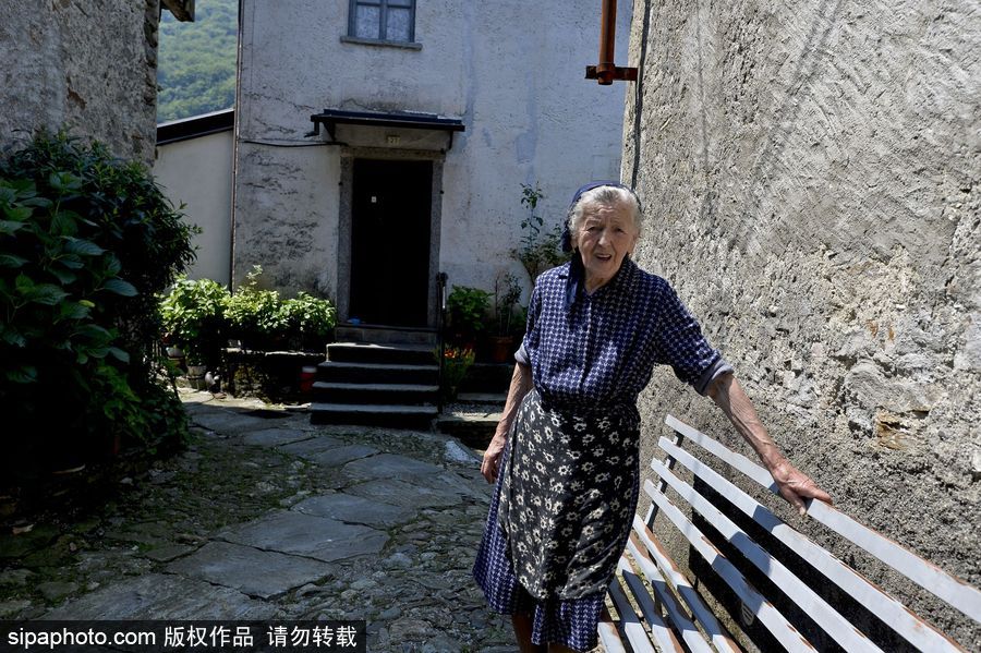 国产人妻人伦AV片三A级做爰