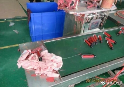 莫妮卡在厨房被c高潮部分