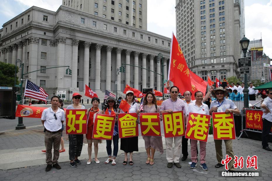 脱了内裤在阳台趴着被c