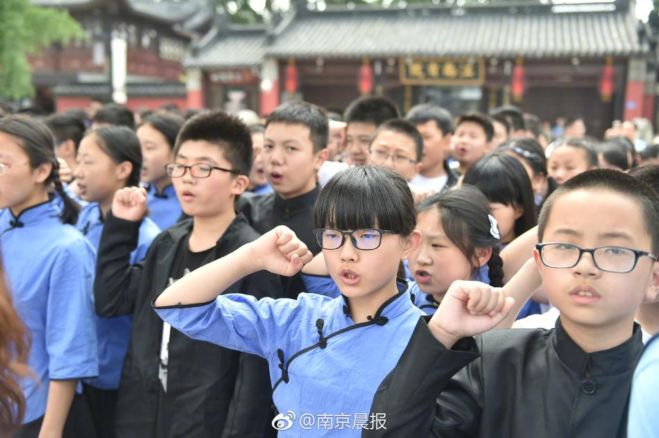 揉 啊 嗯～出水了动漫