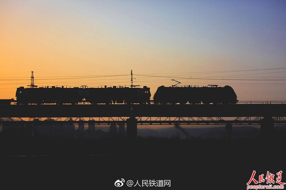 黄色网站免播放器在线视频