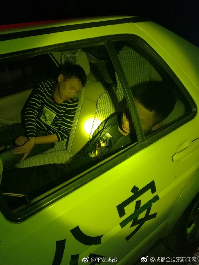 老人添奶子色情