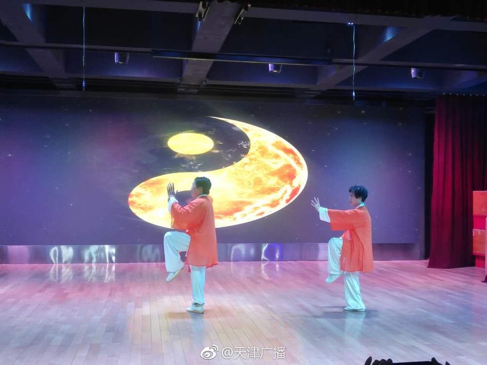 乱交群交