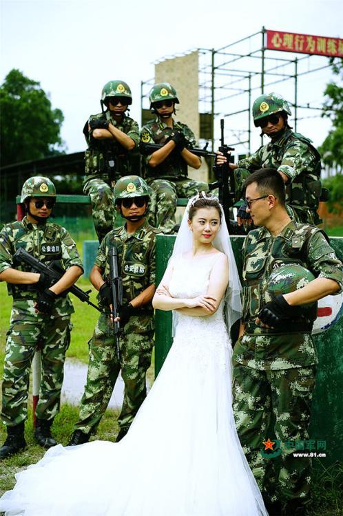 国产绿帽边打电话边做