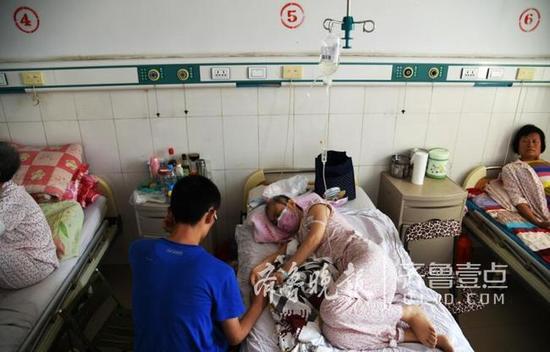 女人扒开腿秘 打扑克动