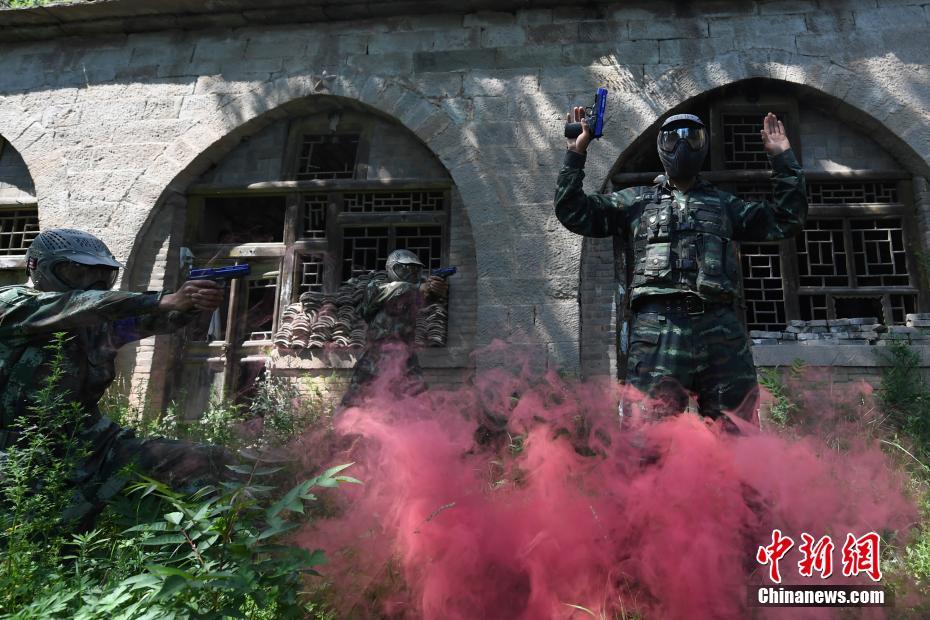 白丝女仆疯狂 喷水自慰爽作文