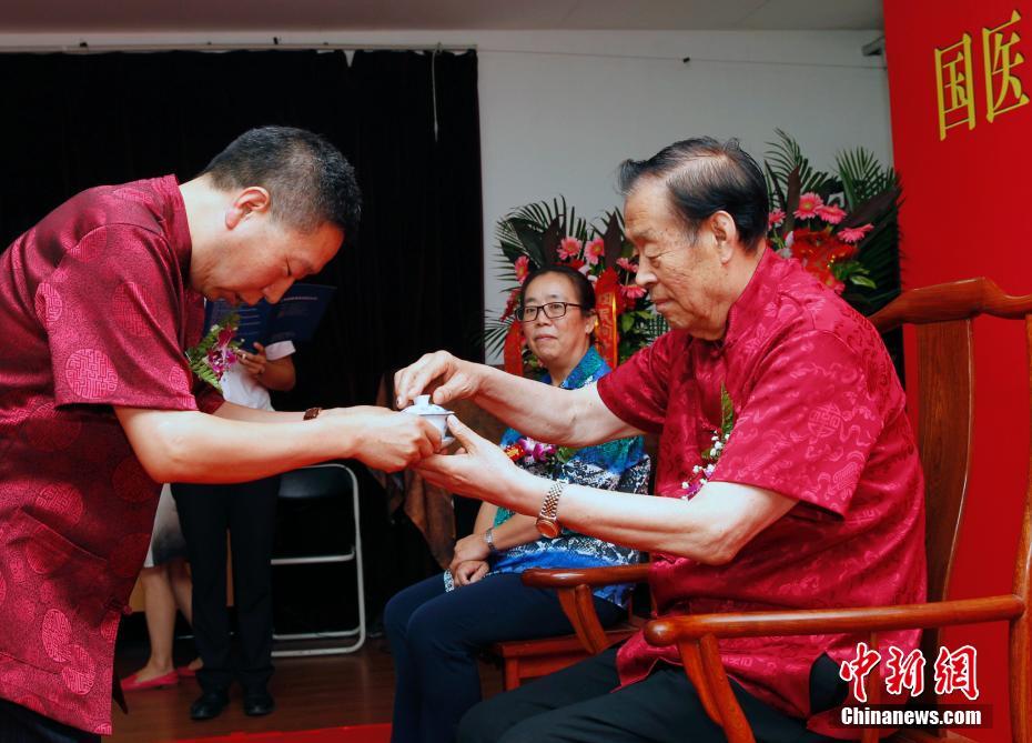 空姐偷吃攝影師影片