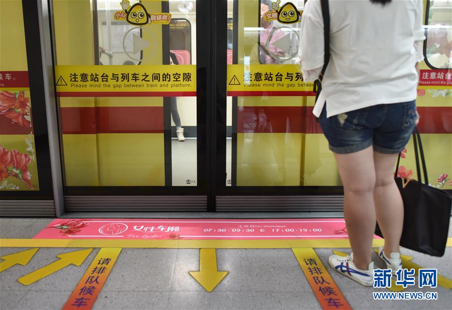 与亲女洗澡时伦了2次