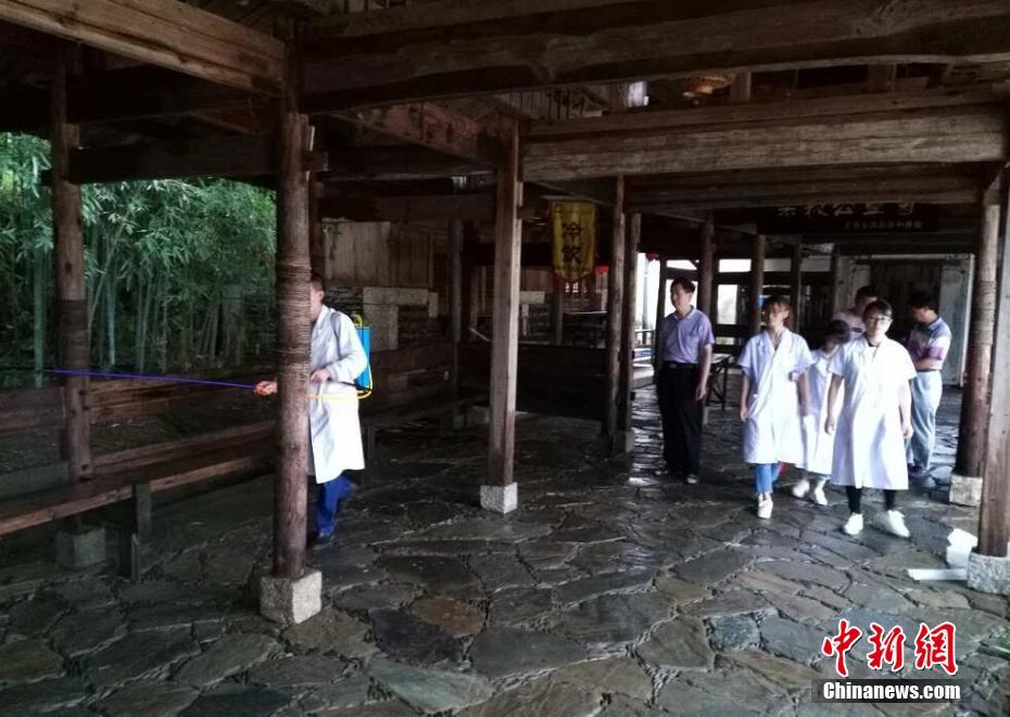 欧美美女黄片免费看