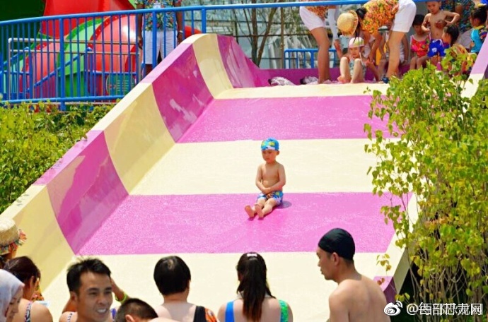 Xxxxwww偷闻袜子闻裤衩闻鞋调教