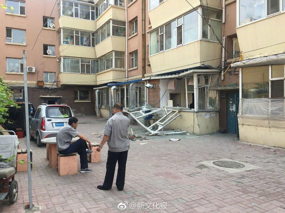 小乔被 到爽被爆衣漫画