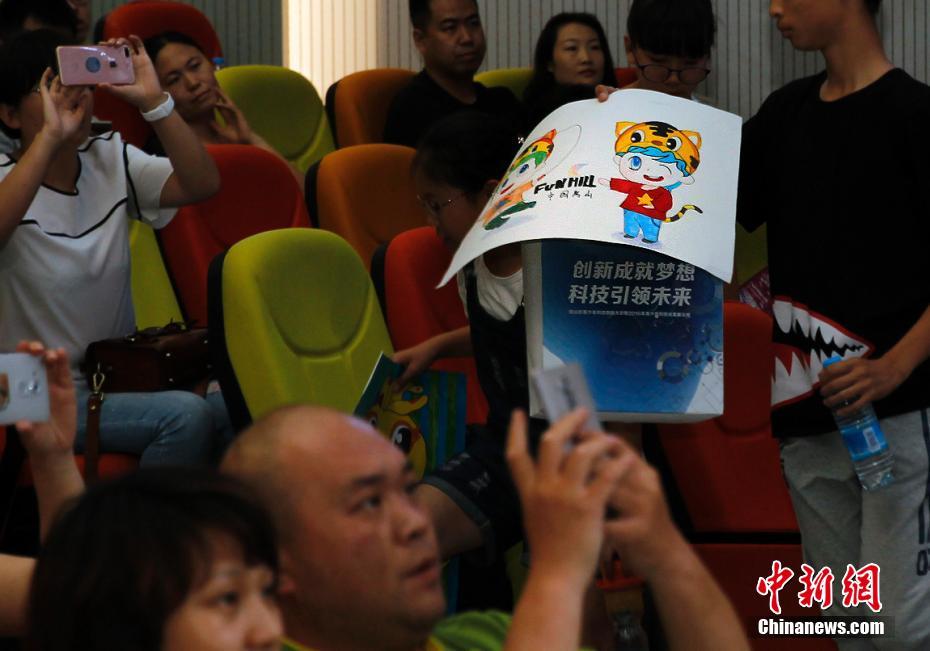 张柏芝跪下吃J8长什么样