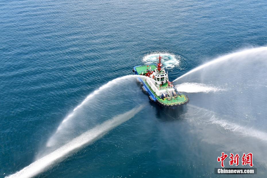 白丝JK裸体被 出水