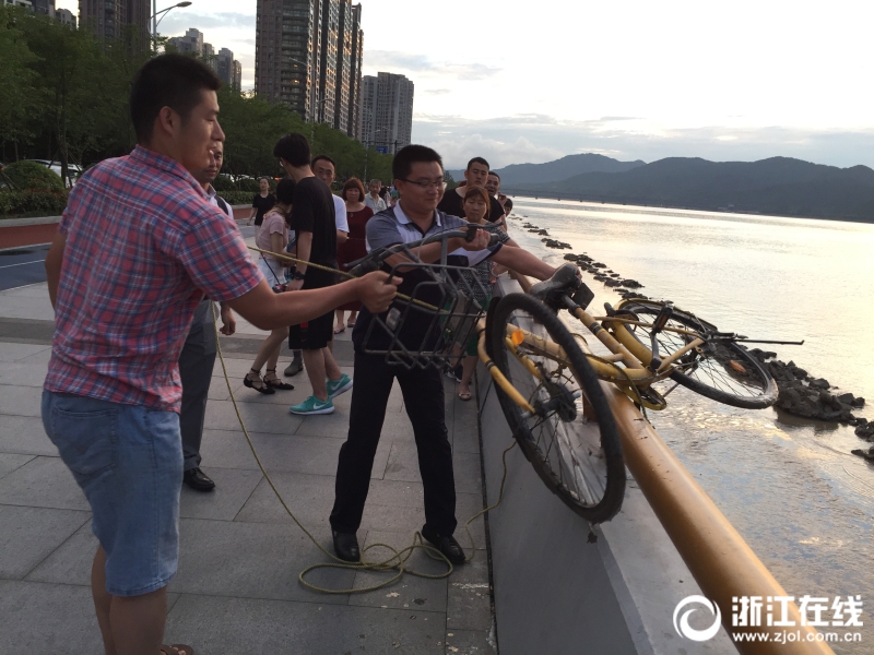 性瘾小狼打桩白嫩壮男