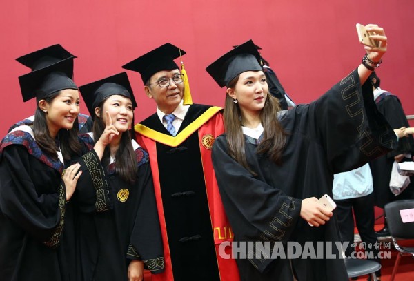 下载美女晚上正在日逼日本女人合中国人日逼