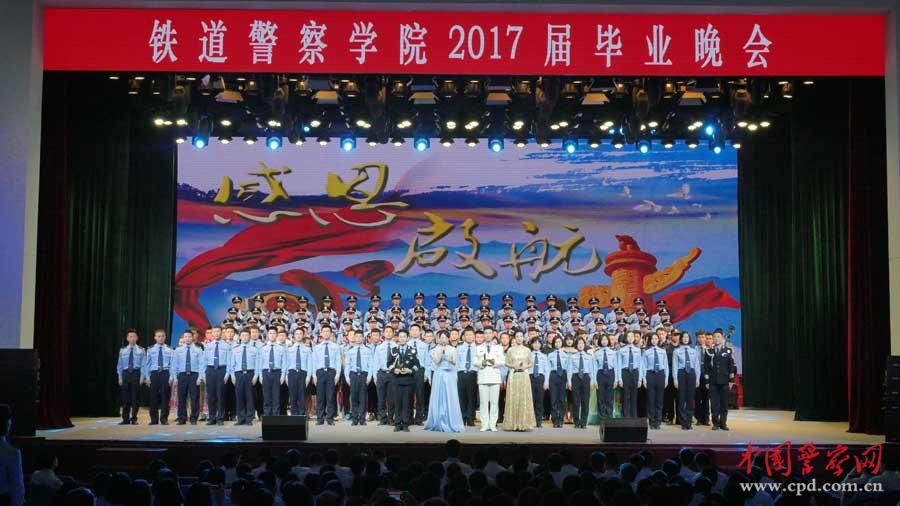 白丝老师让我 了一夜动漫