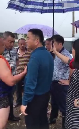 岳丰满肥大的白屁股